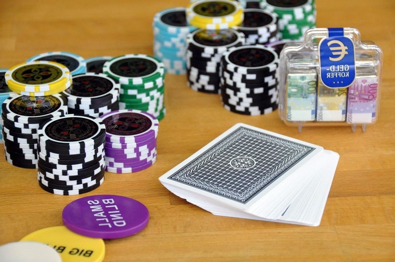 Pokerchips und Euro-Bargeld für das Premium-Paket